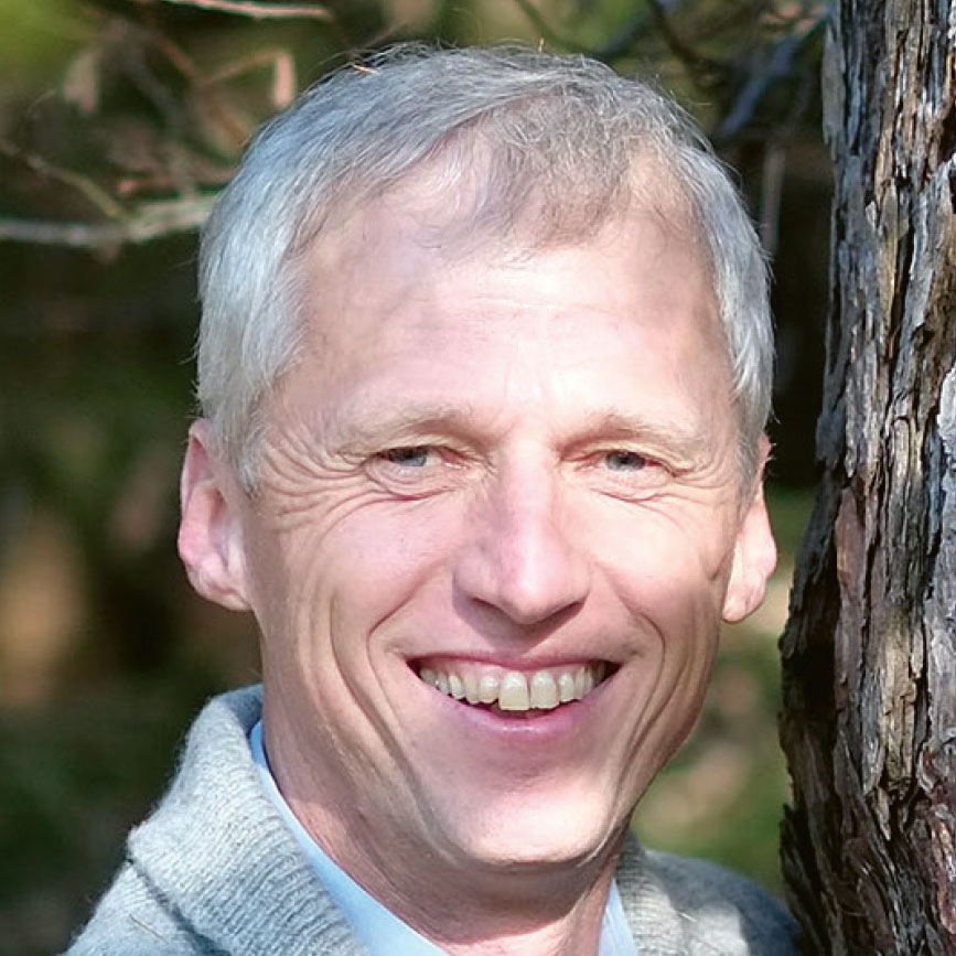 Österreichischer Forst- und Betriebswirt, Unternehmer und Begründer von Holz100, Autor mehrerer Sachbücher auf dem Gebiet Baumwissen und Holzinnovation.